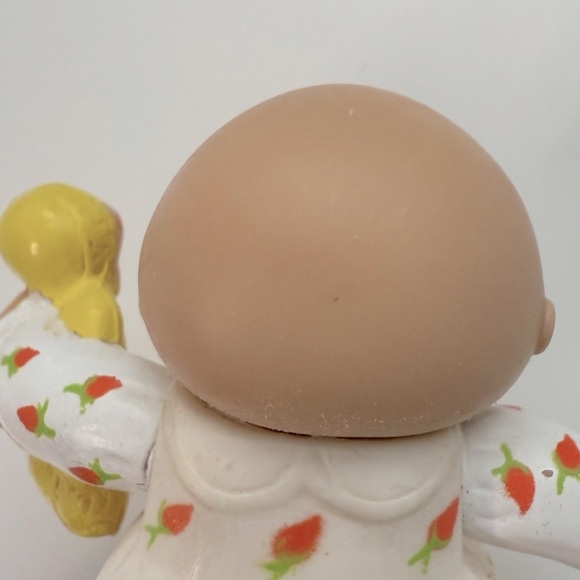 Cabbage Patch Kids Doll with Yellow Toy - Picture 8 of 8